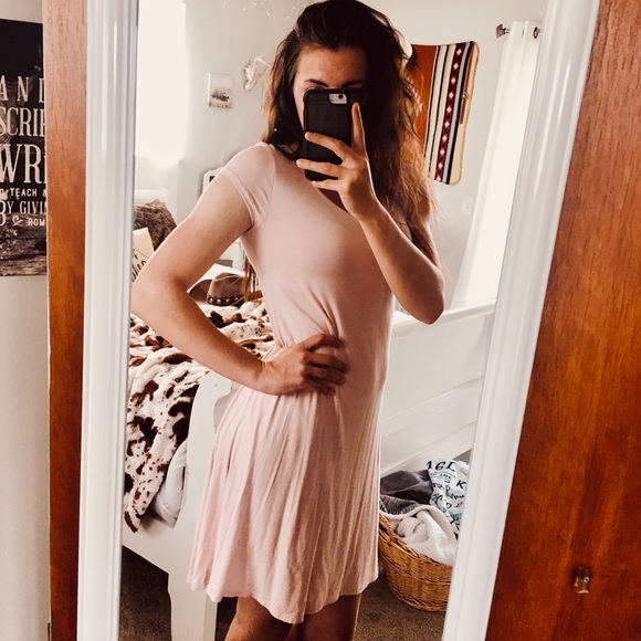 🍁𝚃-𝚜𝚑𝚒𝚛𝚝 𝚍𝚛𝚎𝚜𝚜 - Picture 2 of 2